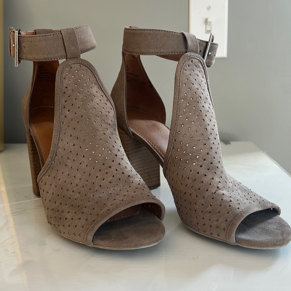 Tan heels